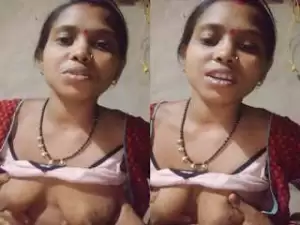 Today Exclusive- Odia Bhabhi Showing her Boobs