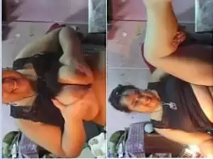 Today Exclusive- Desi Bhabhi Showing Boobs and Pussy On Cam Show
