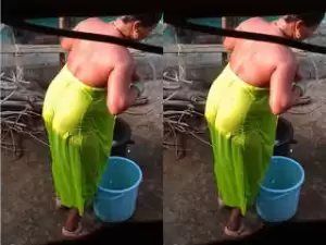 Today Exclusive- Desi Bhabhi OutDoor Bathing