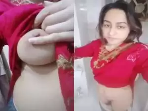 Today Exclusive- Sexy Paki Girl Showing Her Boobs and Wet Pussy