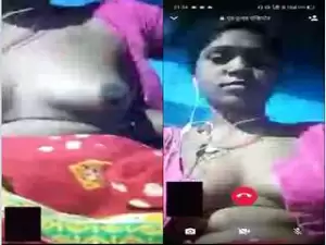 Today Exclusive- Bhabhi Showing Her Boobs On Video Call