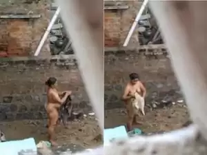 Today Exclusive- Big Ass Desi Bhabhi OutDoor Bathing Record in Hidden Cam