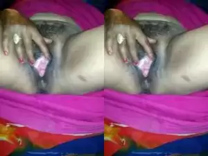 Today Exclusive-Desi Bhabhi Showing Her Pussy