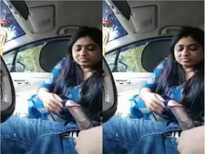 Today Exclusive-Sexy Desi Bhabhi Blowjob