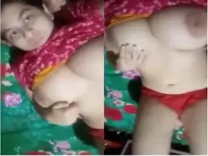 Today Exclusive-Cute Desi Girl Showing her Big Boobs
