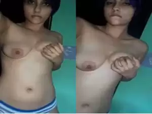 Today Exclusive-Cute Girl Play With Her Boobs