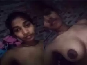 Today Exclusive- Cute Girl Showing Her Boobs and Pussy