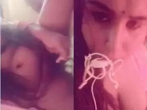 Today Exclusive-Horny Desi Girl Showing Her Boobs and Pussy