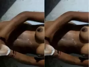 Today Exclusive- Desi Bhabhi Bathing