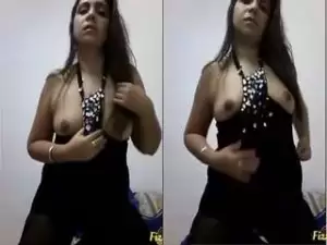 Today Exclusive-Hot Indian Bhabhi Showing Her Boobs and Pussy Part 4