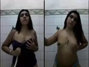 Today Exclusive-Hot Indian Bhabhi Showing Her Boobs and Pussy Part 11