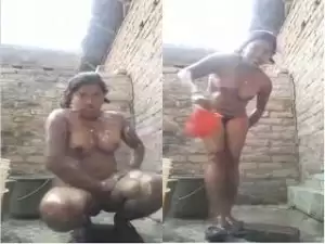 Today Exclusive- Village Girl Record Her Bathing Clip