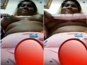 Today Exclusive- Desi Gf Showing Boobs to Lover