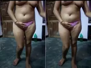 Today Exclusive- Desi Bhabhi Showing Her Boobs and pussy