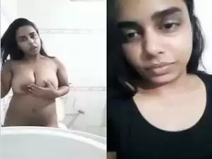 Today Exclusive- Sexy Desi Bhabhi Blowjob