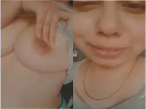 Today Exclusive- Cute Desi Girl Showing her Boobs