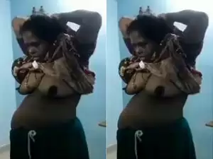 Today Exclusive- Tamil Bhabhi Showing Boobs