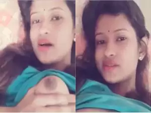 Today Exclusive- Sexy Desi Girl Showing Her Boobs