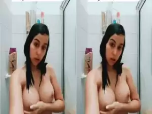 Today Exclusive- Sexy Indian  Girl Bathing