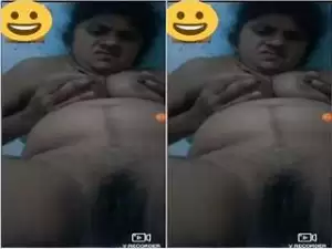 Today Exclusive-Lankan Bhabhi Showing Her Boobs and Wet Pussy To Lover On Video Call Part 2