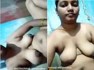 Today Exclusive- Desi Village Girl Showing Her Boobs and Pussy