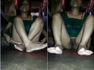 Today Exclusive-Desi Girl Showing Her Wet Pussy