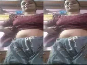 Today Exclusive-  Desi Bhabhi Showing Her Big Boos To Lover On Video Call Part 1