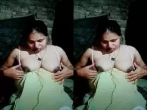 Today Exclusive-  Desi Bhabhi Showing Her Big Boos and Blowjob Part 1