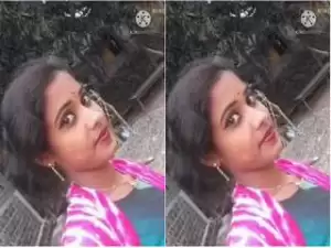 Today Exclusive-  Sexy Odia Bhabhi Showing her Boobs