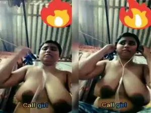 Today Exclusive-Desi Girl Showing Her Boobs