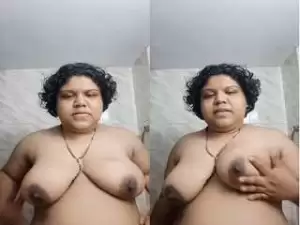 Today Exclusive- Desi Mallu Bhabhi Showing her boobs and Pussy