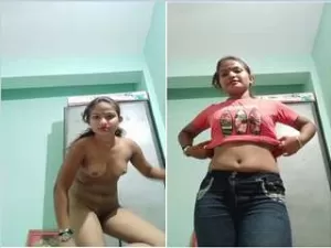 Today Exclusive- Sexy Desi girl Record Nude Video For BF