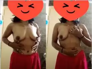 Today Exclusive- Desi Girl Showing Her Boobs
