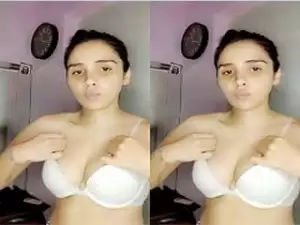 Today Exclusive- Sexy Girl Changing Cloths