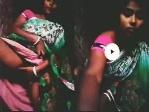 Today Exclusive- Desi Village Bhabhi Showing  Fingerring