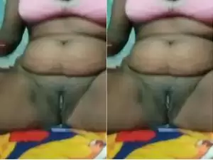 Today Exclusive- Desi Bhabhi Showing Her Pussy