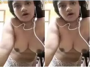 Today Exclusive- Sexy desi Girl Showing Her Boobs