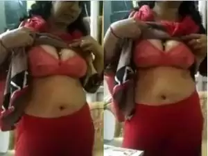 Today Exclusive-Desi Girl Showing Her Pussy
