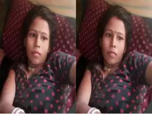 Today Exclusive- Village Girl Showing Her Pussy