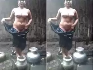 Today Exclusive- Paki Bhabhi Bathing