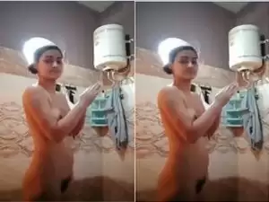 Today Exclusive- Punjabi Girl Bathing