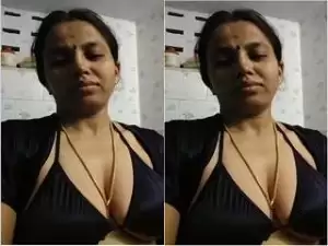 Today Exclusive- Sexy Bhabhi Record Her Selfie for Lover