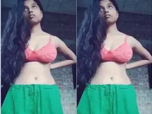 Today Exclusive- Cute Bangla Girl Showing Boobs