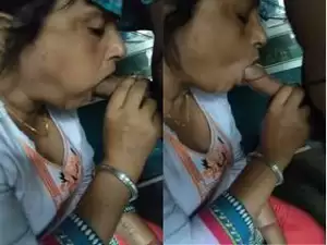 Today Exclusive- Desi Randi Bhabhi Sucking Dick