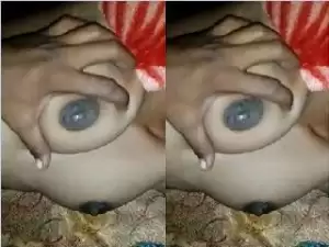 Today Exclusive- Desi Bhabhi Boob Pressing