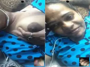 Today Exclusive- Desi Cheating Wife Showing Boobs to Lover On Video Call