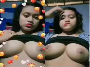 Today Exclusive- Sexy Girl Showing Her Big Boobs