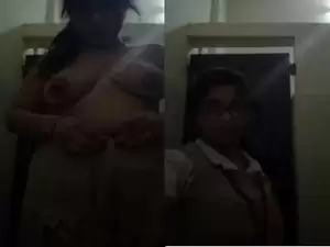 Today Exclusive- Desi Girl Showing Her Boobs