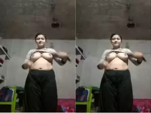 Today Exclusive- Sexy Bangla Girl Showing Her Boobs
