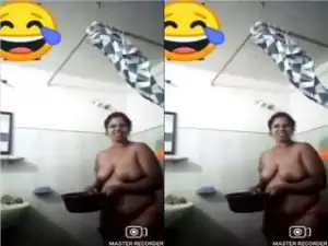Today Exclusive-Lankan Bhabhi Showing Her Bathing On Video Call